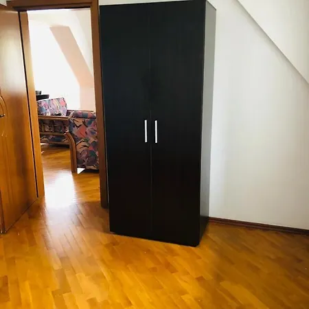 Апартамент Глобус Appartamento Petrič